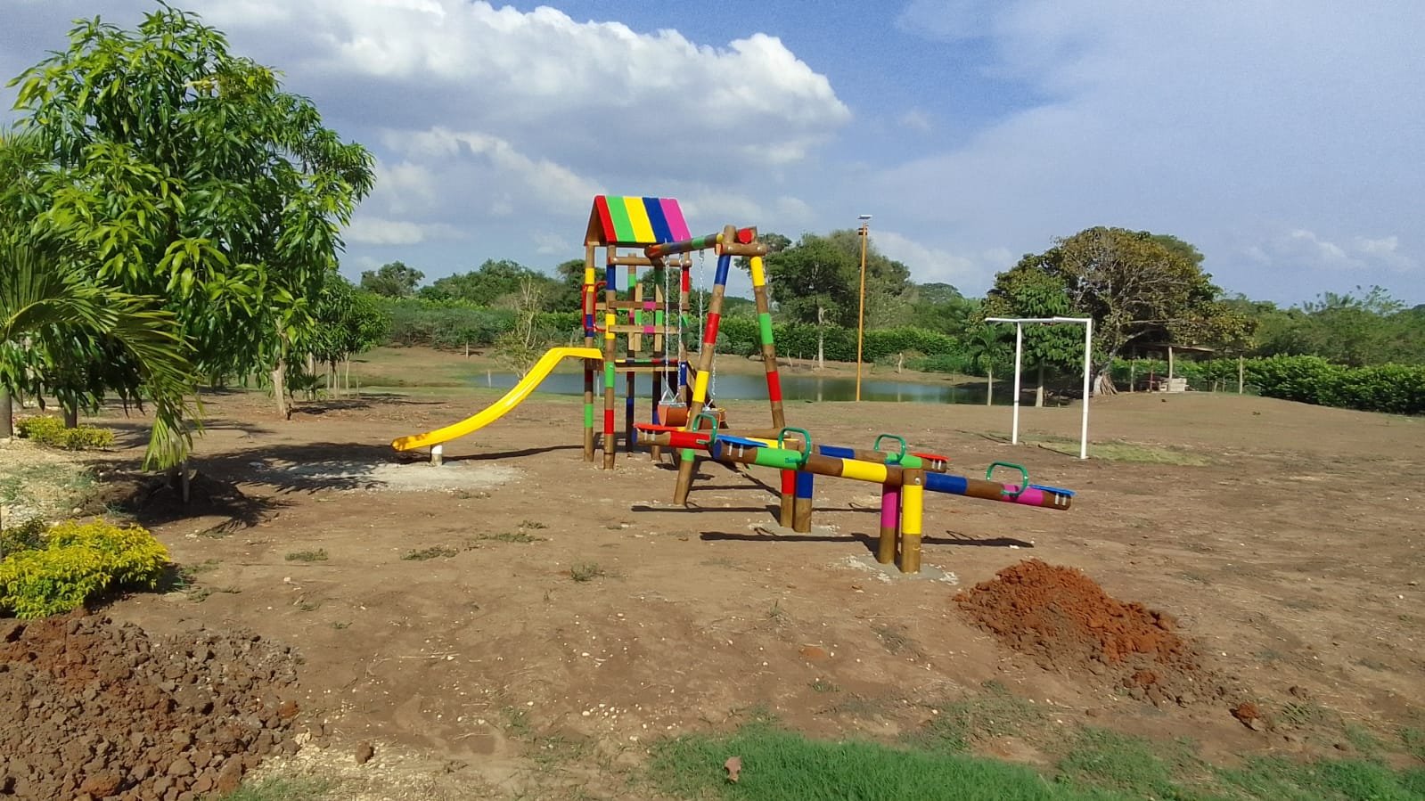 Juegos infantiles en construcción